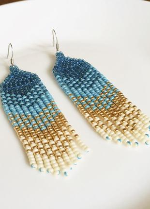 Голубые бисерные серьги с бахромой3 фото