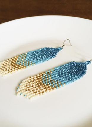 Голубые бисерные серьги с бахромой9 фото