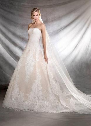 Свадебное платье orieta pronovias кружевное со шлейфом1 фото