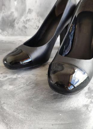 Женские кожаные туфли на удобном каблуке в отличном состоянии3 фото