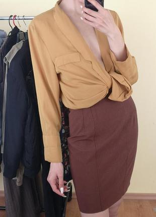 Коричневая мини юбка