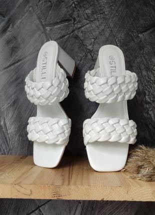 Белые шлепки/сабо/босоножки плетеные на широком каблуке2 фото