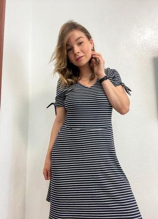 Літнє плаття в смужку