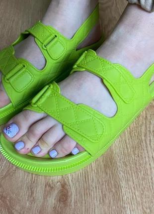 Тренд 2024 зелёные сандали босоножки на лето зелені5 фото