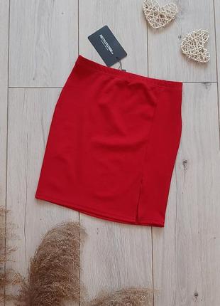 Pretty little thing шикарная красная мини юбка футляр с распоркой xs-s