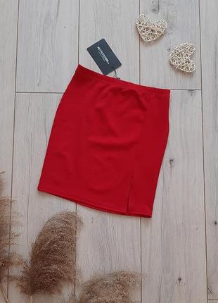 Pretty little thing шикарная красная мини юбка футляр с распоркой xs-s2 фото