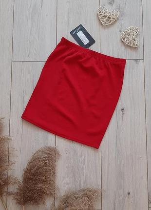 Pretty little thing шикарная красная мини юбка футляр с распоркой xs-s4 фото