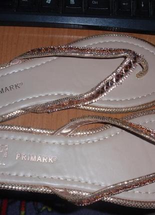 В'єтнамки primark