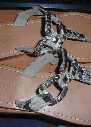 Шльопанці в'єтнамки mystique