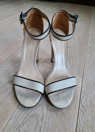 Шкіряні босоніжки nursace, 39