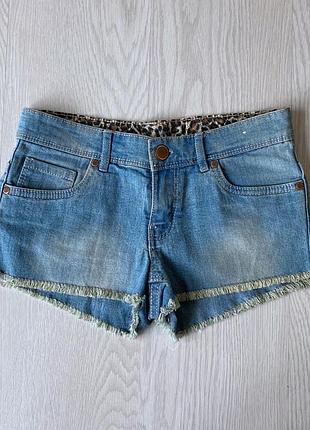 Короткі джинсові шорти
