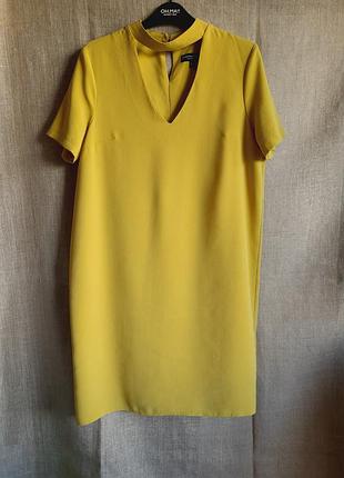 Красивое платье горчичного цвета