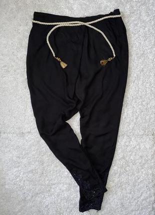 Чёрные женские прогулочные штаны брюки cream внизу с вышивкой
