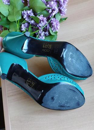 Босоножки открытые туфли  изумрудного цвета на низком каблуке jones 418 фото