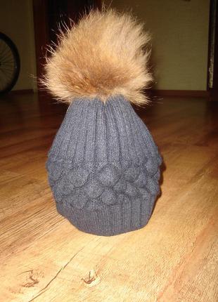 Шикарная теплая шапка с большим меховым бубоном на 6-10 лет4 фото