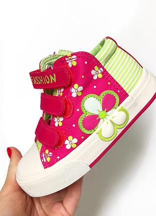 Яскраві рожеві кеди тому.м для дівчаток