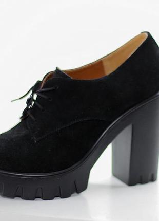 Расспродажа залишків!!!! замшеві ботильйони на стійкому каблуці arto