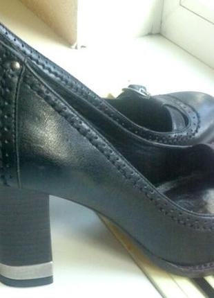 Кожаные добротные туфли carvela 38р. распродажа4 фото