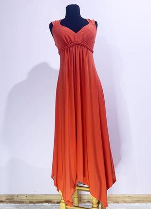 Довге плаття оранжевого кольору