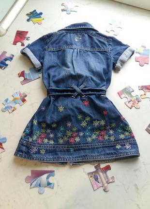 Крутое джинсовый платье- рубашка с застежкой впереди с вышивкой little rocha на 2-3 года2 фото