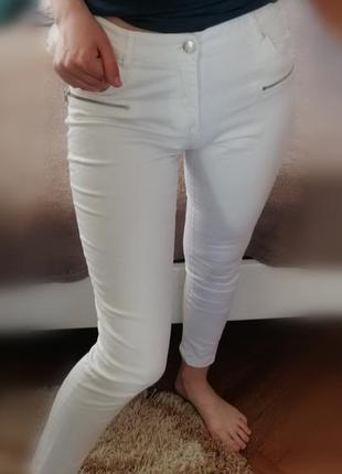Белые джинсы штаны, летние