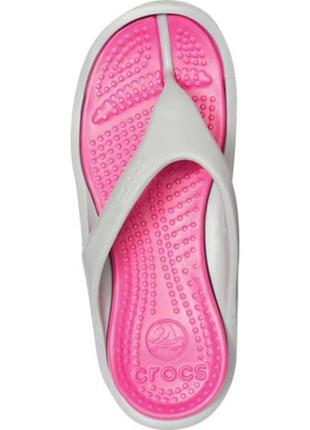 Шлепки сандалии кроксы crocs light grey candy pink relaxed fit 10024-0fs5 фото