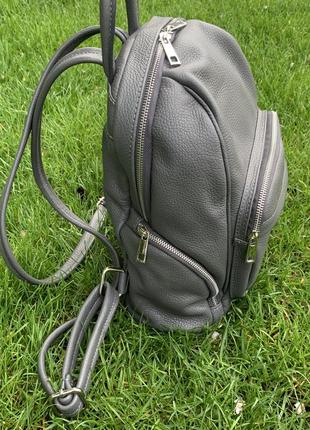 Кожаный женский серый рюкзак9 фото