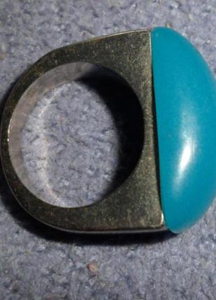 Кольцо с обьемным матовым камнем1 фото