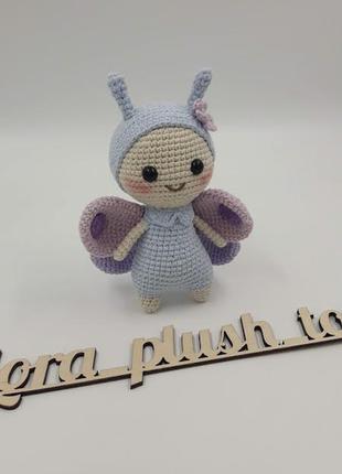 М'яка в'язана іграшка - метелик