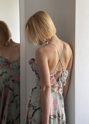 Длинное платье с воланами