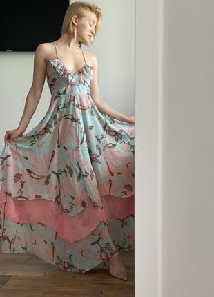 Длинное платье с воланами