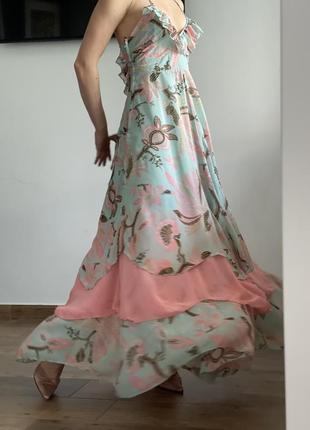 Длинное платье с воланами