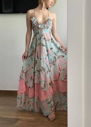 Длинное платье с воланами