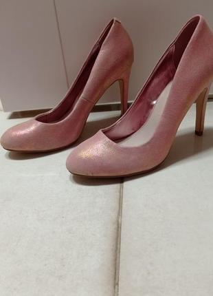 Перламутрові рожеві шкіряні туфлі з круглим носком 38й3 фото