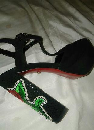 Шикарні босоніжки