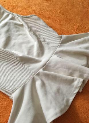Стильная однотонная женская блузка с баской женская блузка молочного цвета4 фото