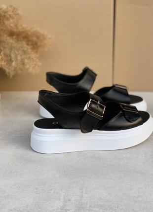 Чёрные кожаные женские босоножки сандали на белой подошве