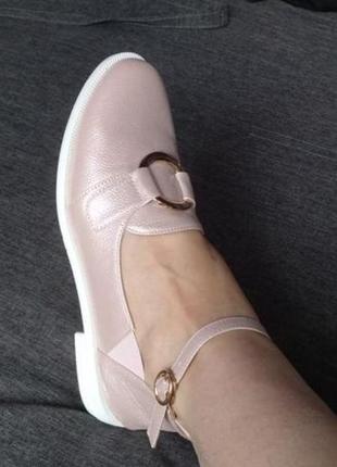 Босоніжки, сандалі з закритим задником