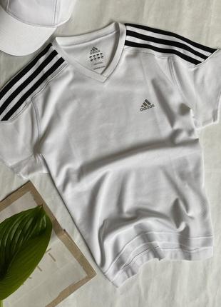 Базовая футболка adidas. оригинал!