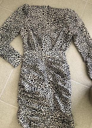 Платье с декольте на запах леопард)2 фото