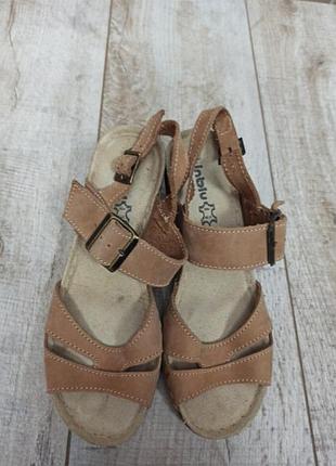 Шкіряні босоніжки