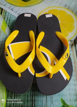 В'ятнамки на хлопчика.