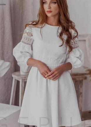 Кружевное белоснежное платье