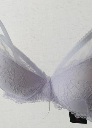 Сучасний базовий бюстгалтер з сіточкою