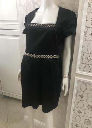 Стильне плаття dunnes чорного кольору і оригінального крою