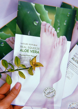 Real squeeze aloe vera peeling foot mask1 фото