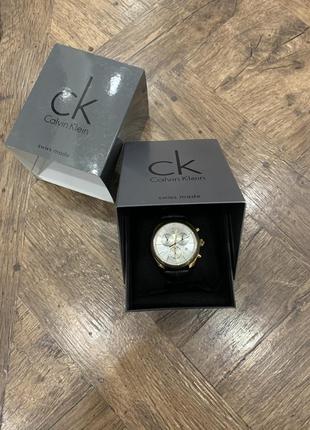 Женские кварцевые часы calvin klein с кожаным ремешком