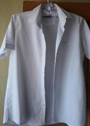 Белая рубашка с коротким рукавом на подростка
