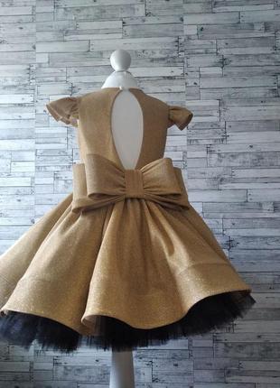 Сверкающее платье золотое для девочки на праздники2 фото