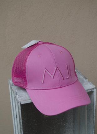 Бейсболка с регулятором ширины